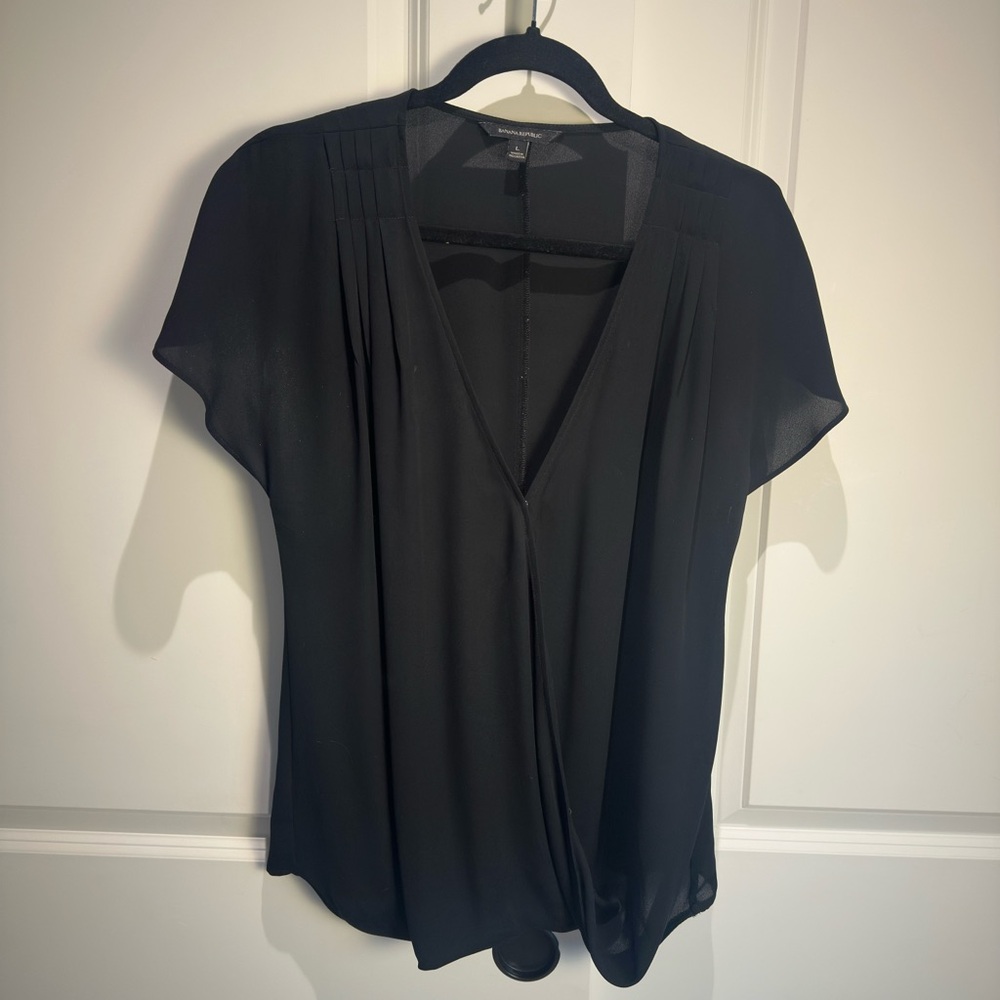 Banana Republic V-Neck Short Sleeve Blouse Size L